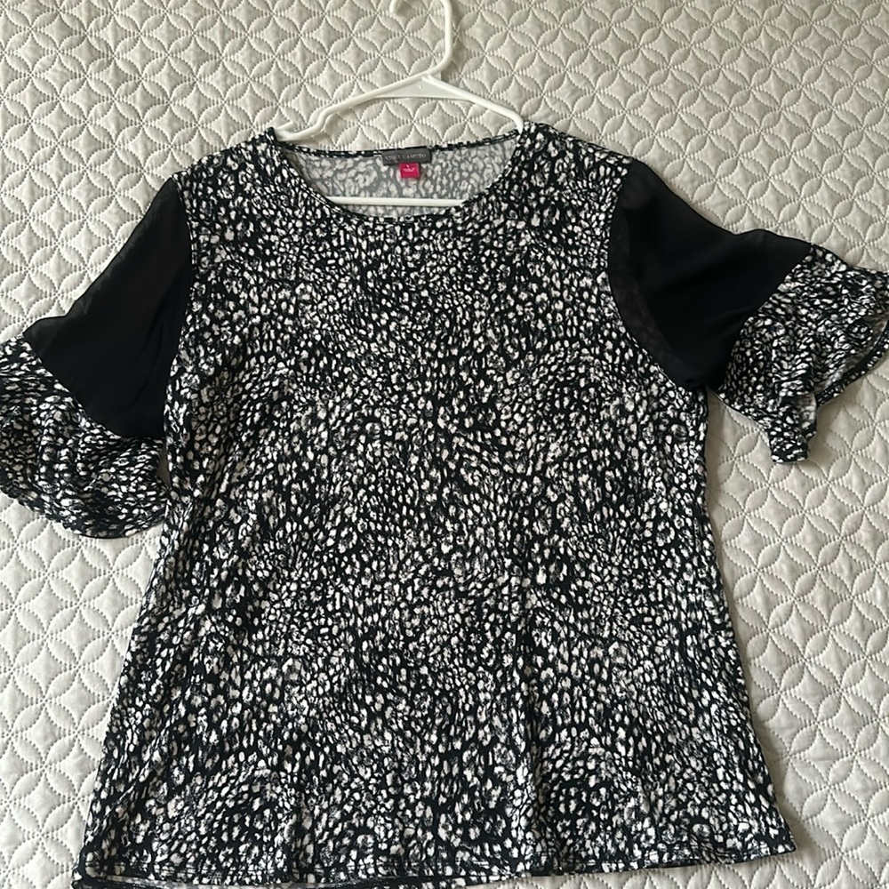 Vince Camuto, top size large
